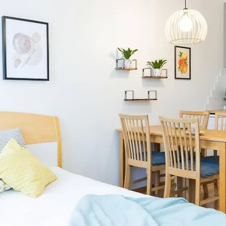 Διαμέρισμα Lovely 5 Min Walk From Old Town And Seaside