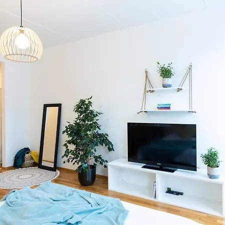 Апартаменти Lovely 5 Min Walk From Old Town And Seaside *