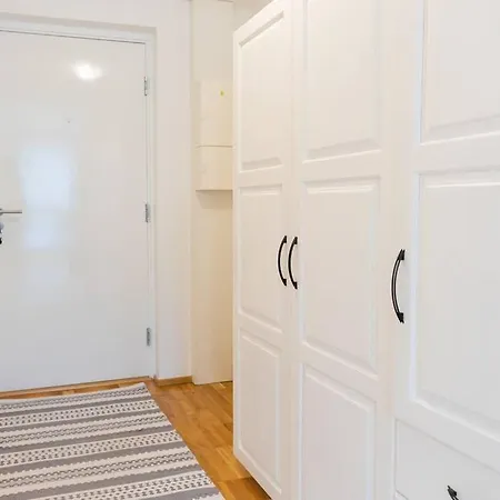 Appartamento Lovely 5 Min Walk From Old Town And Seaside Reval