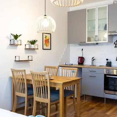 Lovely 5 Min Walk From Old Town And Seaside Apartment