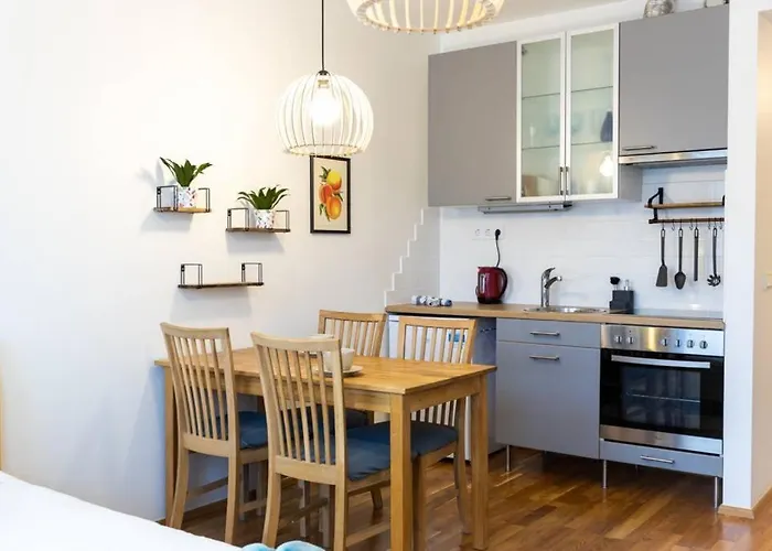 Lovely 5 Min Walk From Old Town And Seaside Appartamento